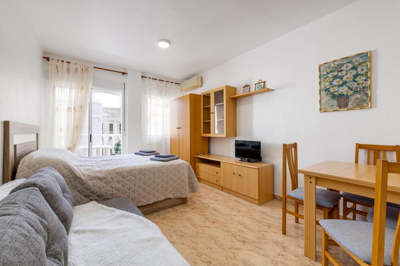 Studio Caballero De Rodas Torrevieja Bagian luar foto